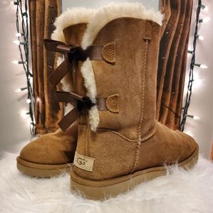 UGG bowtie boots. Brown. Size 9.